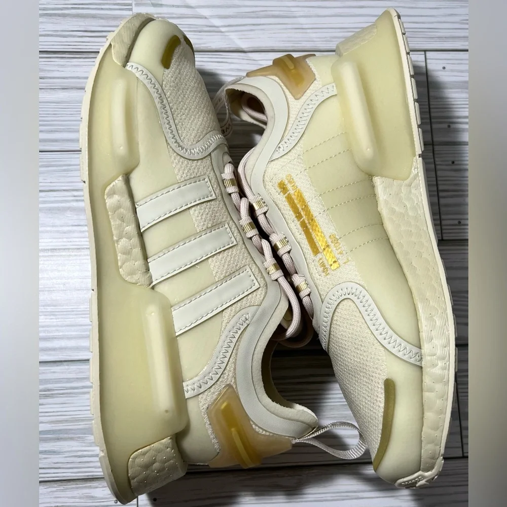 Adidas NMD V3 Women's Running Shoes sneaker off white‎ sand Size 7 GZ2135